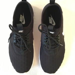 Nike Juvenate Sneaker NEW